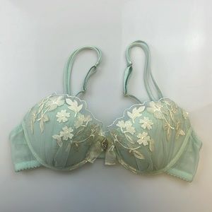 Wacoal Luxury Trefle Lace Wired Bra - Size 70 D - N165-75